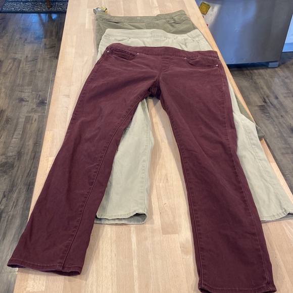 3 pairs Levi’s pull on jeggings w/5 functional pockets size 12 magenta olive tan